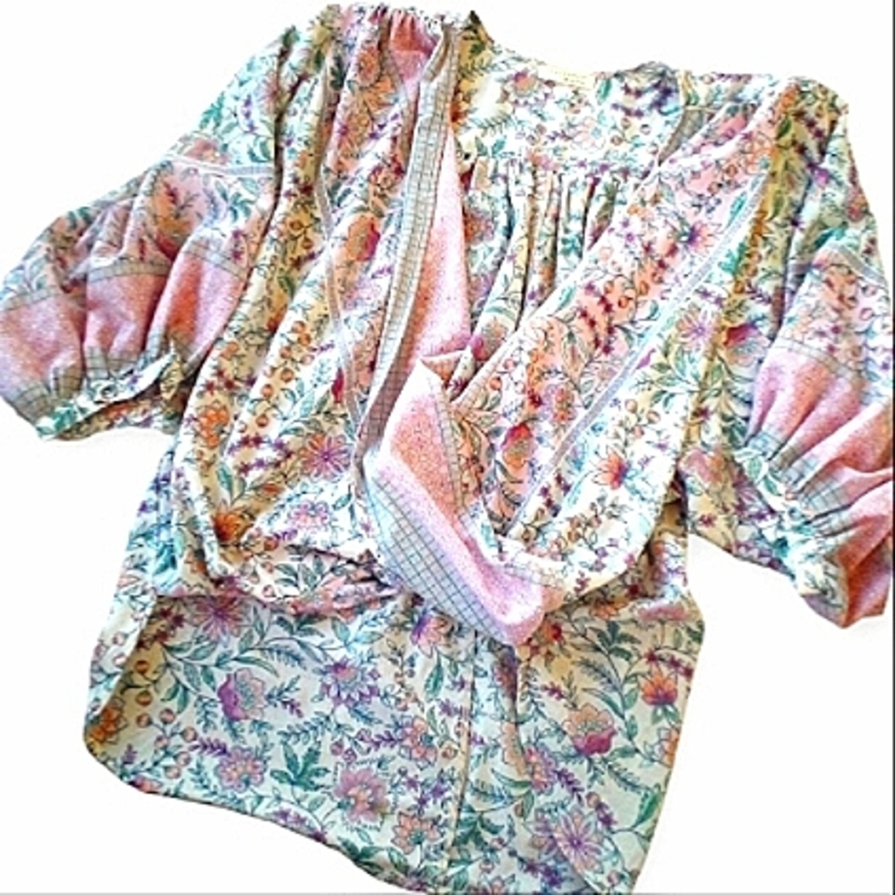 Love stitch blouse cream and pink with gold stitch mid poofy dolman sleeves M